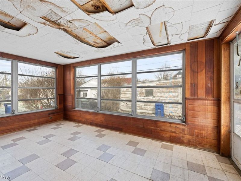 19211 Chickasaw Avenue, Cleveland, OH 44119 Photo 9