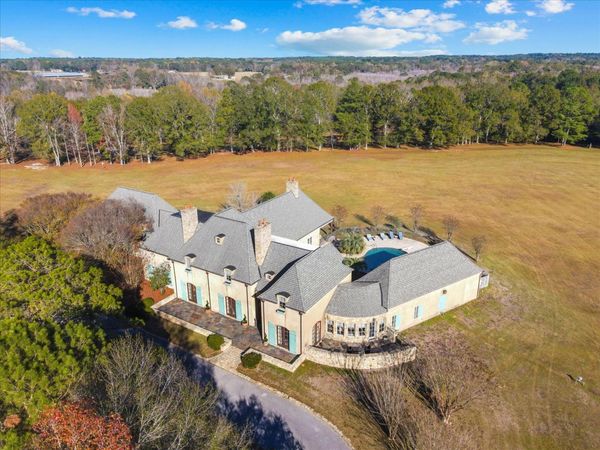 56 Lakeshore Dr., Laurel, MS 39443