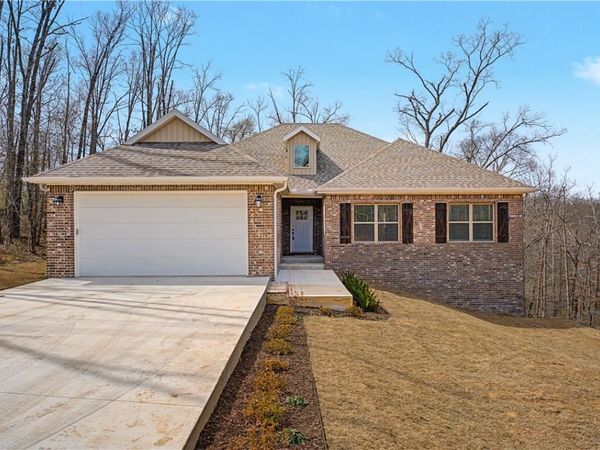 1 Insh Circle, Bella Vista, AR 72715