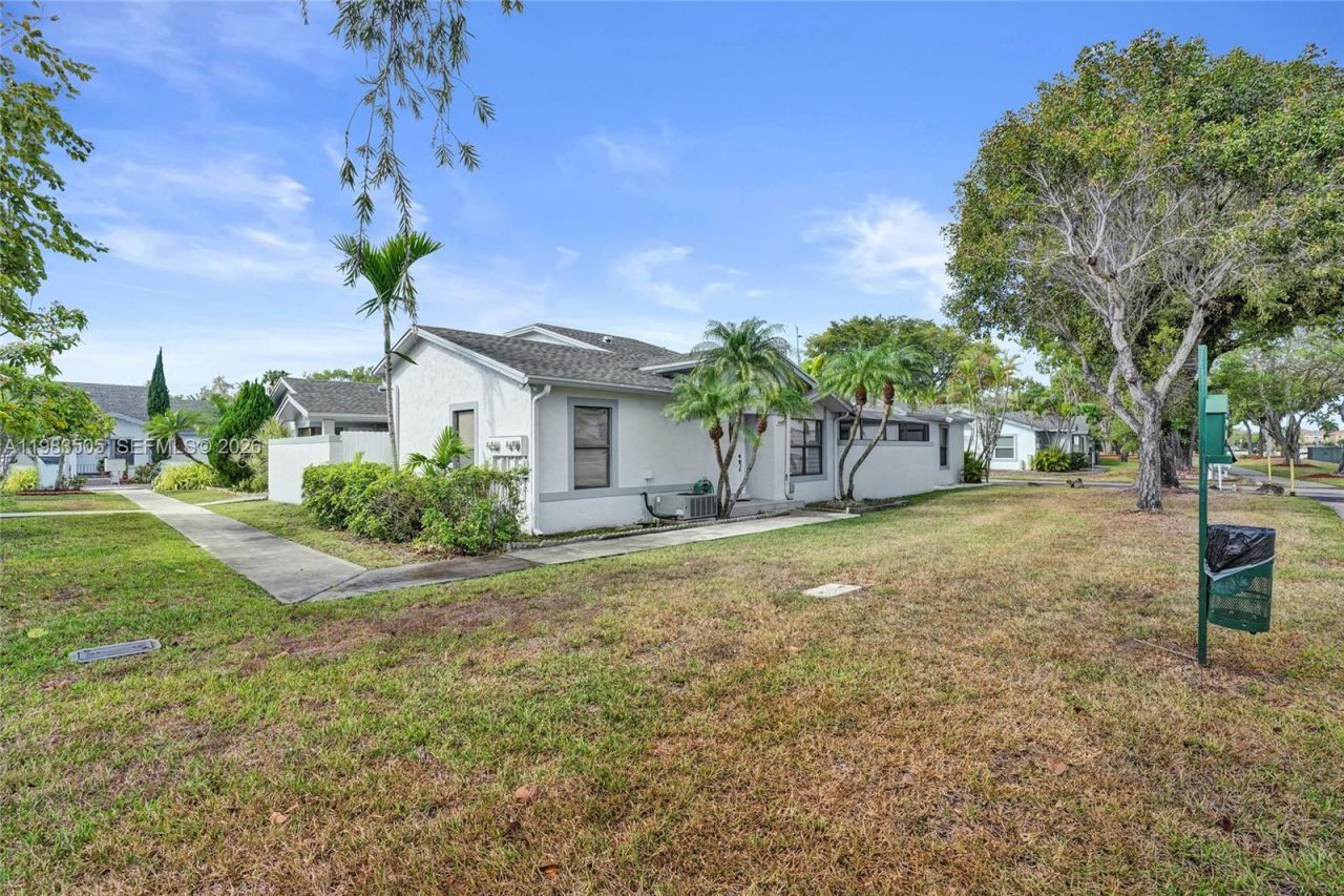 6405 SW 152nd Cir Pl , Unit 10-05, Miami, FL 33193 Photo