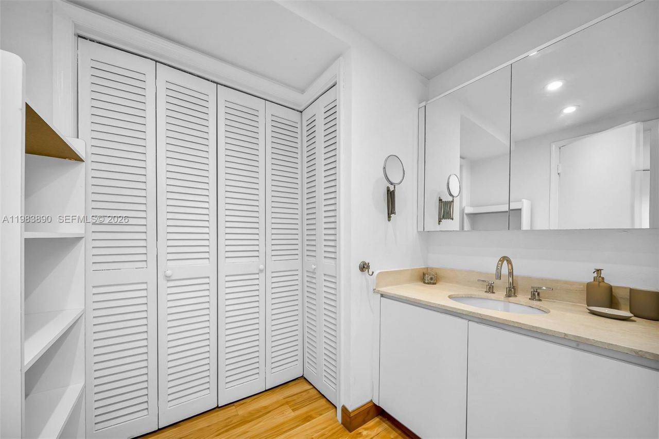 555 Crandon Blvd , Unit 53, Key Biscayne, FL 33149 Photo