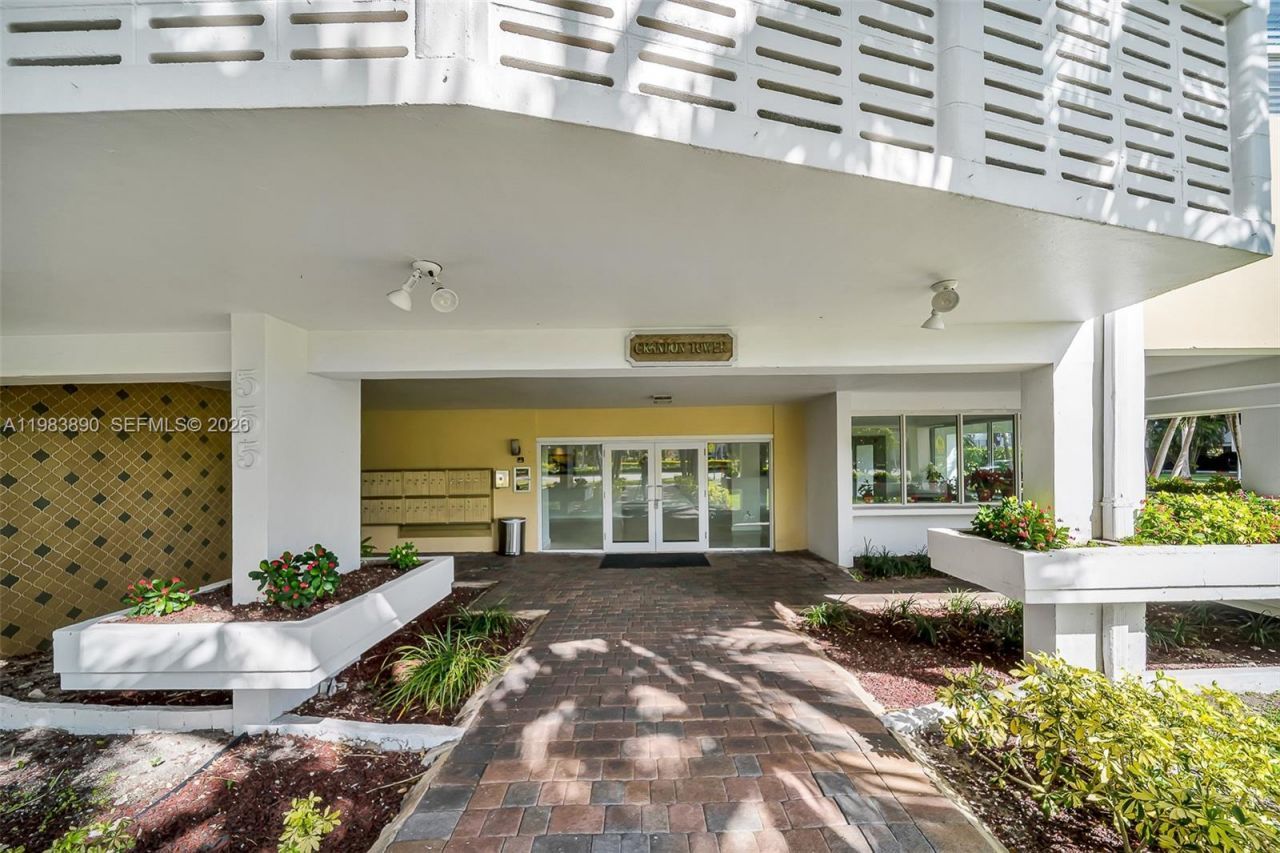 555 Crandon Blvd , Unit 53, Key Biscayne, FL 33149 Photo