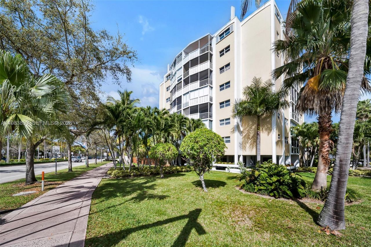 555 Crandon Blvd , Unit 53, Key Biscayne, FL 33149 Photo