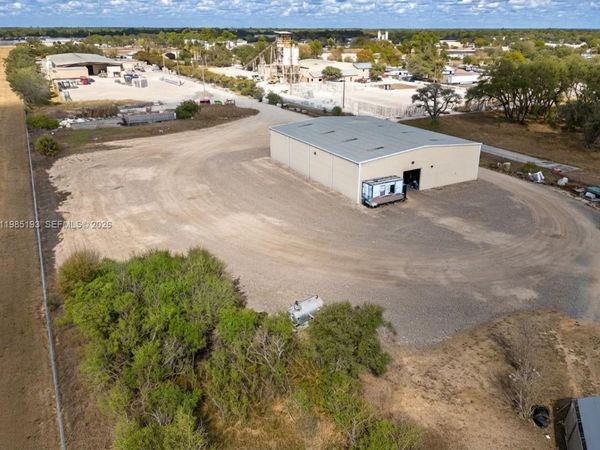 1525 Forestry Division Rd, La Belle, FL 33935