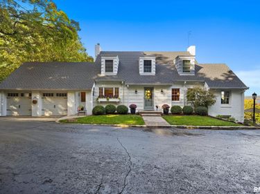 4704 N GRANDVIEW Drive, Peoria Heights, IL 61616