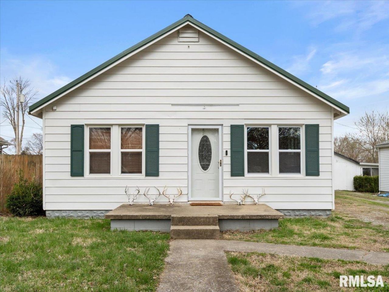 712 Beck Street, Carmi, IL 62821 Main Photo