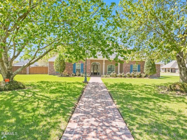 1153 Bear Creek Circle , Breaux Bridge, LA 70517