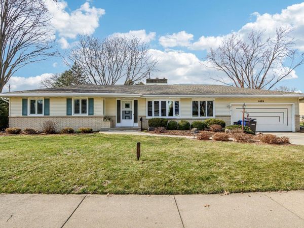 1626 Meadowcrest Lane, Middleton, WI 53562