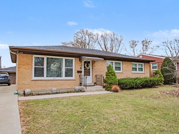 1403 S Robert Drive, Mount Prospect, IL 60056