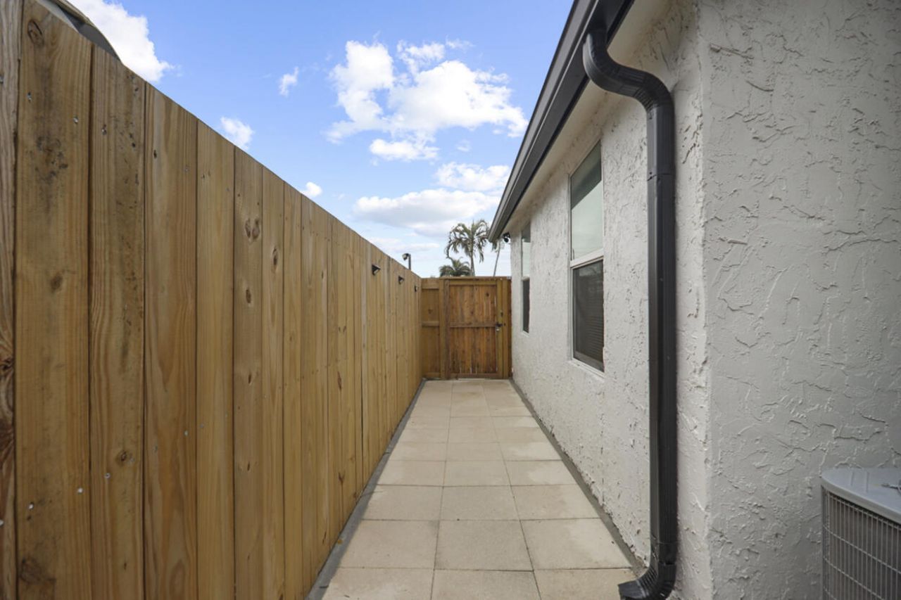 5231 Norma Elaine Road, West Palm Beach, FL 33417 Photo