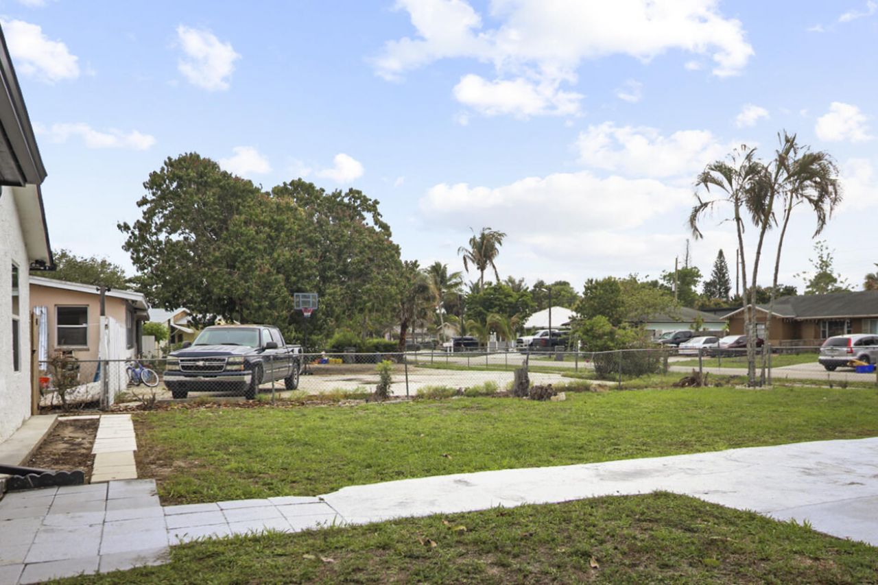 5231 Norma Elaine Road, West Palm Beach, FL 33417 Photo