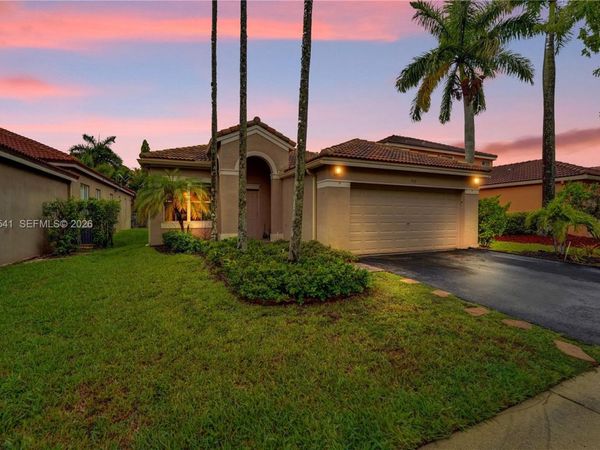 930 Bluewood Ter, Weston, FL 33327