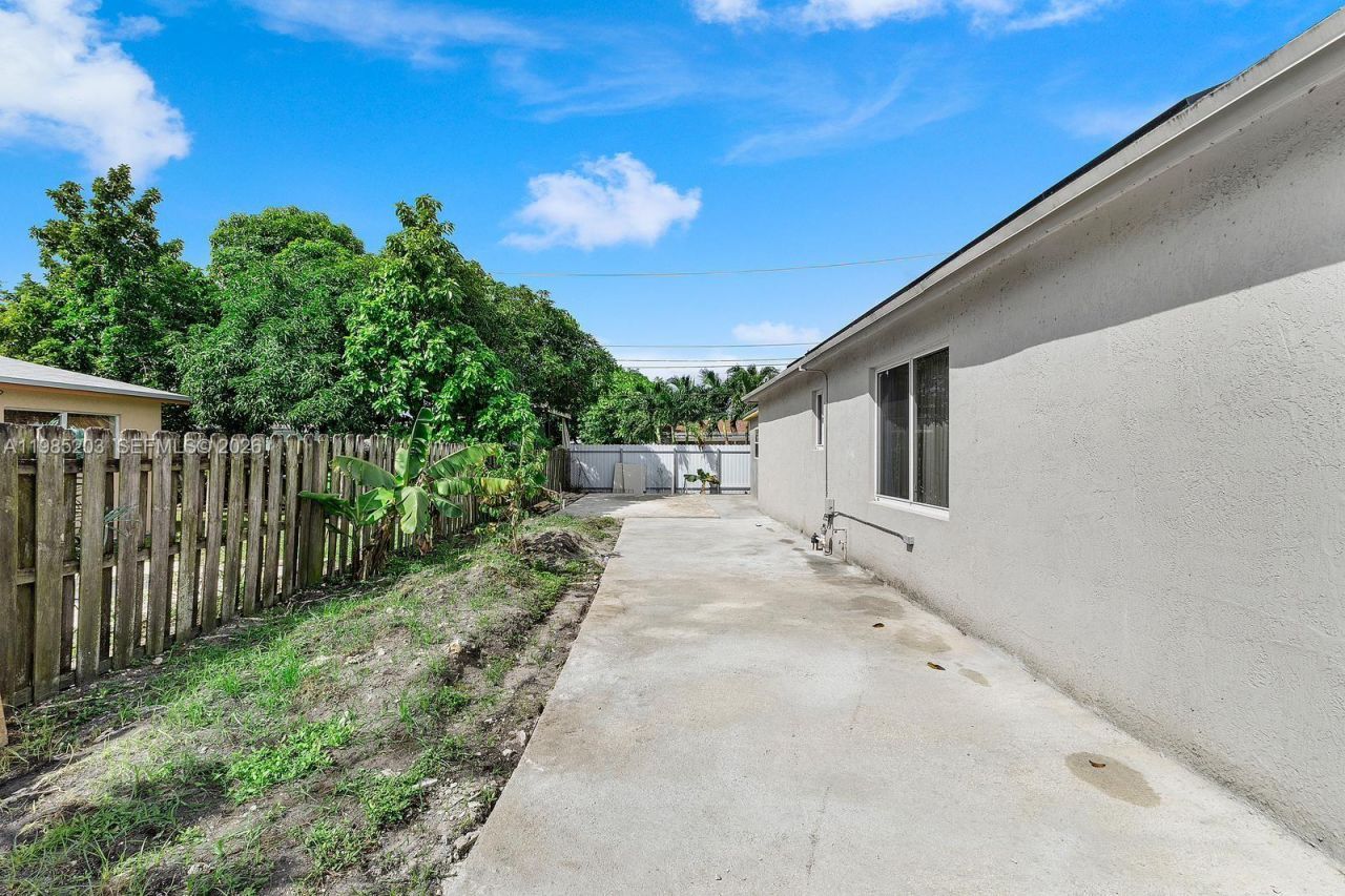 1521 NW 62nd Ter , Sunrise, FL 33313 Photo