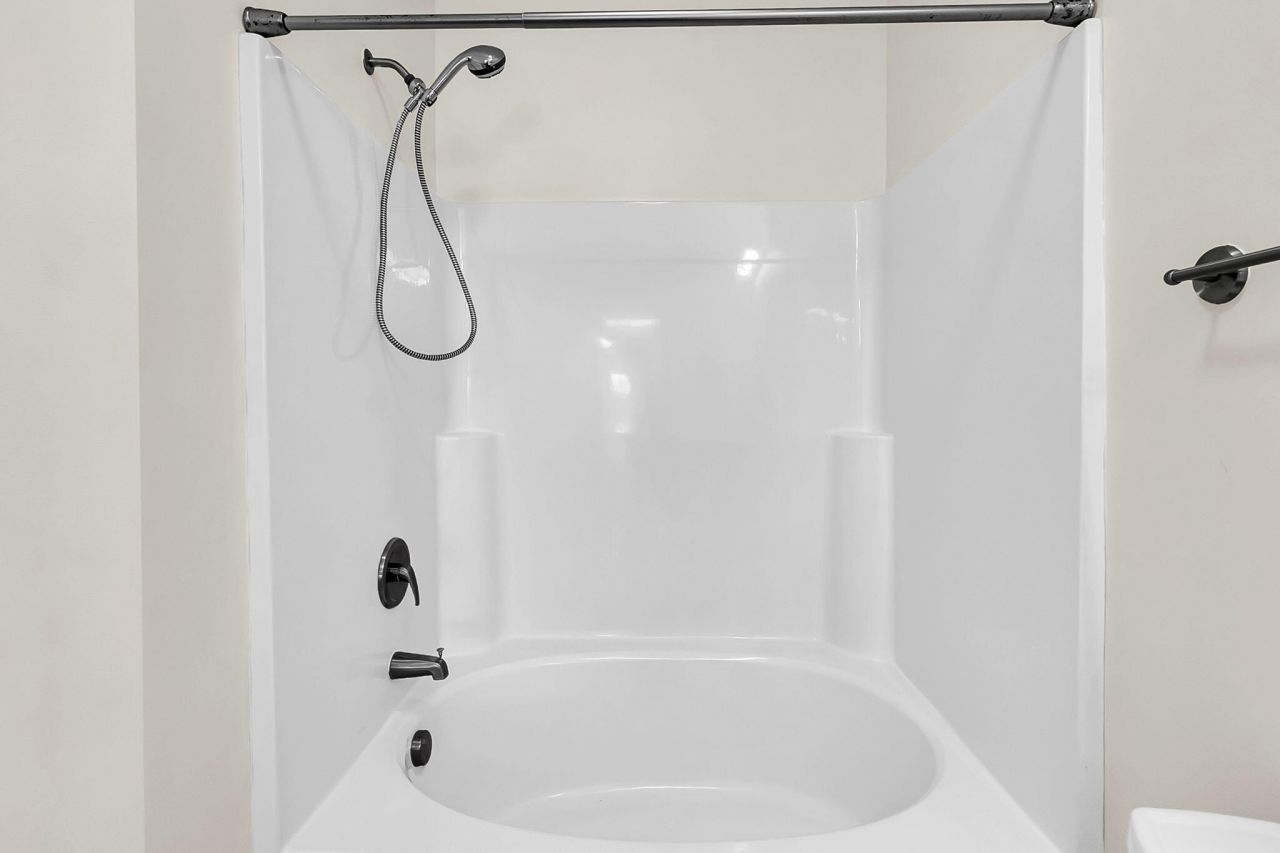 1410 Basildon Road Photo 23