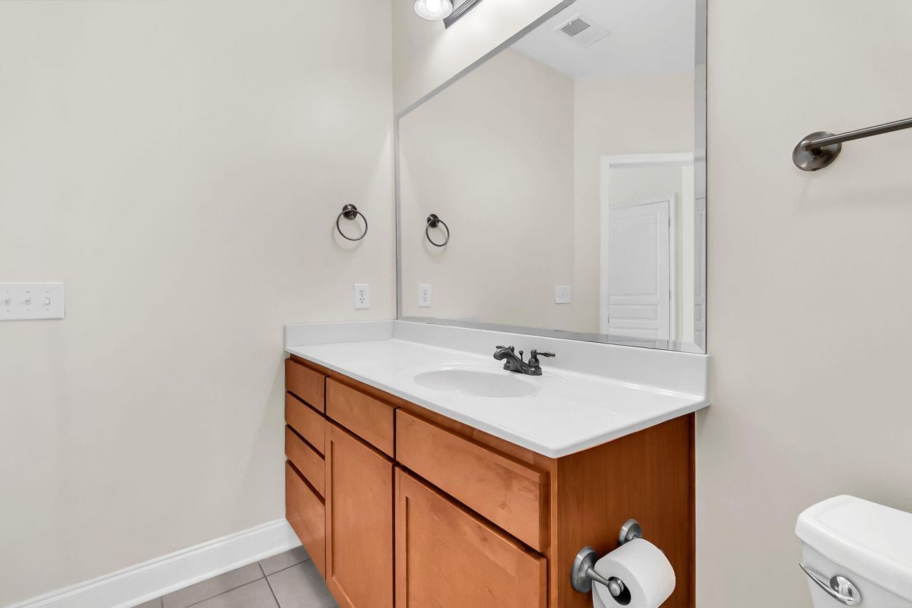 1410 Basildon Road Photo 30