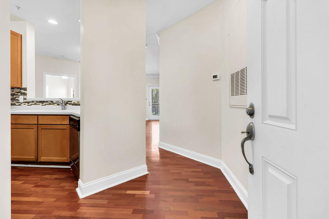 1410 Basildon Road Photo 4