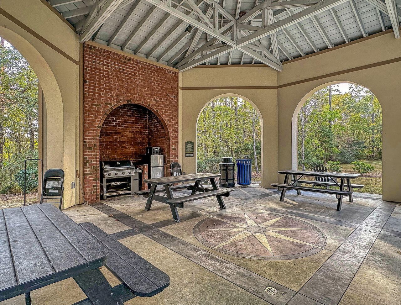 1410 Basildon Road Photo 60