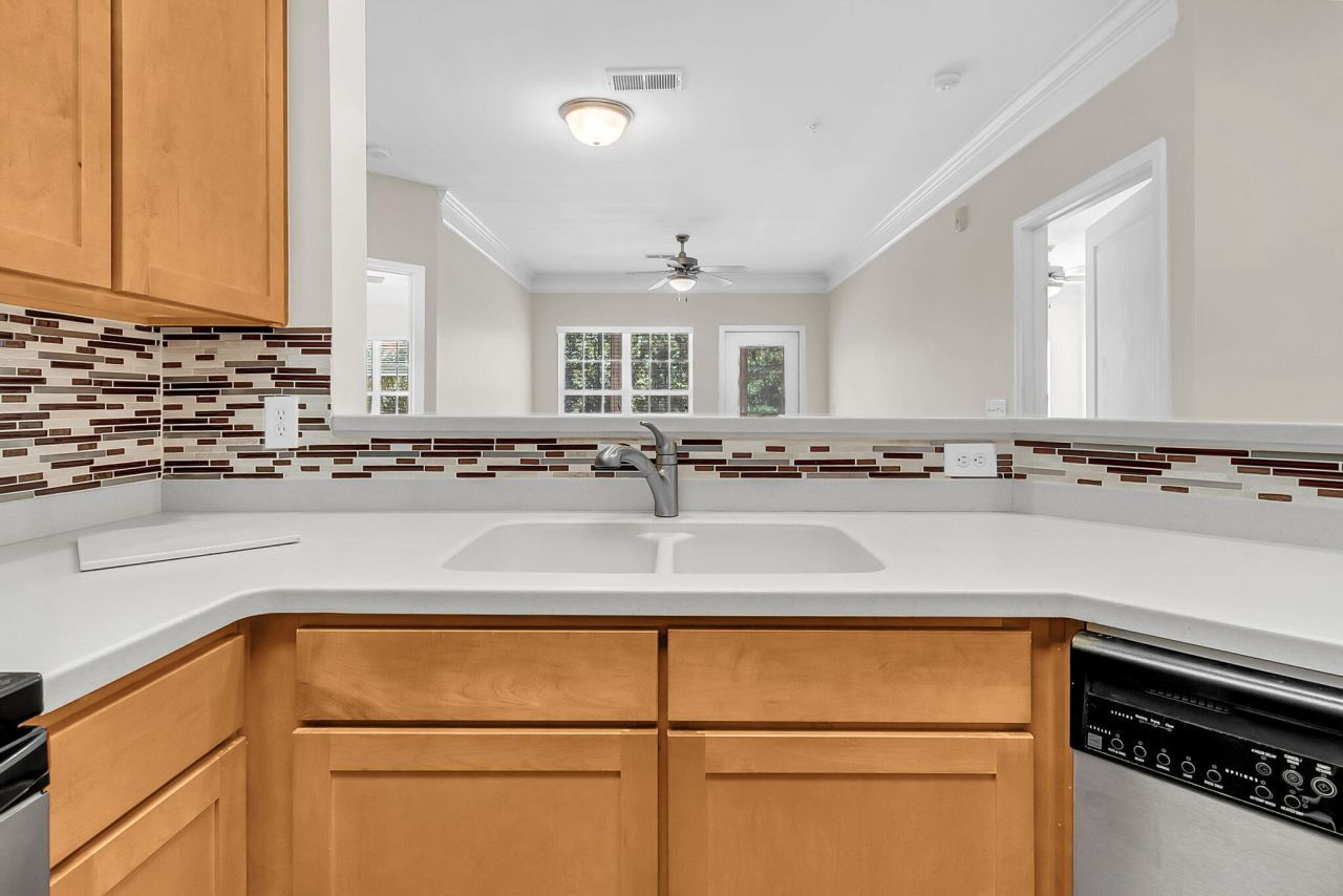 1410 Basildon Road Photo 7