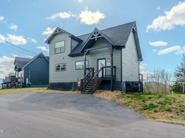 2053 Eagle Feather Drive, Sevierville, TN 37876