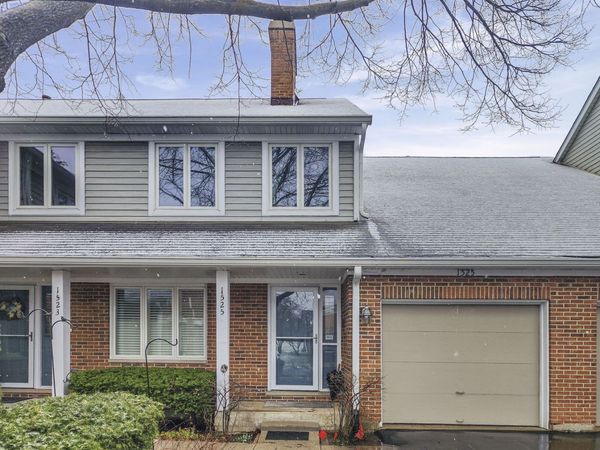 1525 Kendal Court N, Arlington Heights, IL 60004