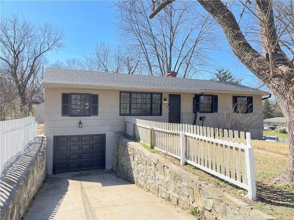 8955 E 54th Street, Raytown, MO 64133