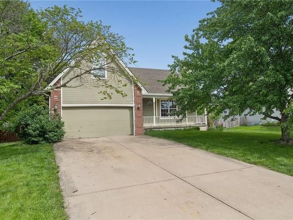 325 SE Canterbury Lane, Lee's Summit, MO 64063