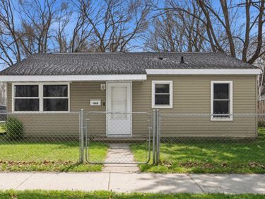 1502 5th Avenue N, Moorhead, MN 56560