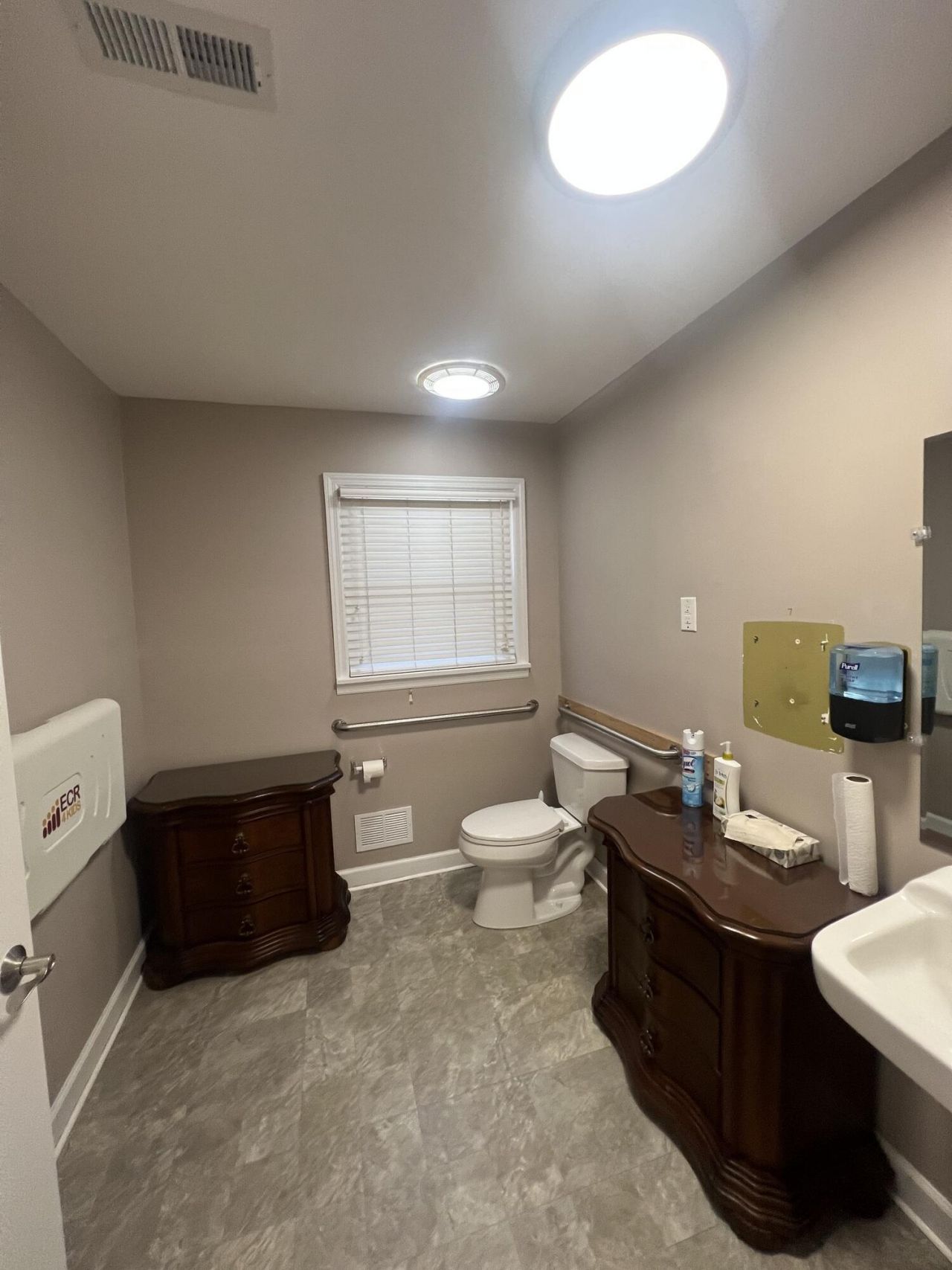 537 Folly Road Photo 5