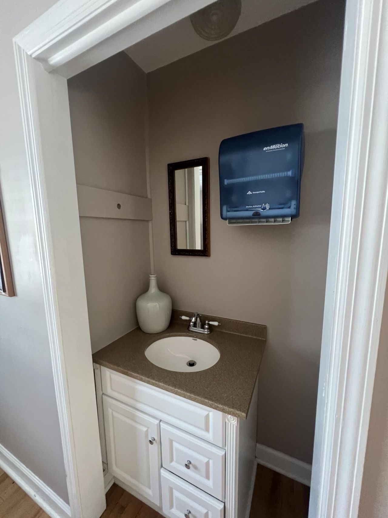 537 Folly Road Photo 9