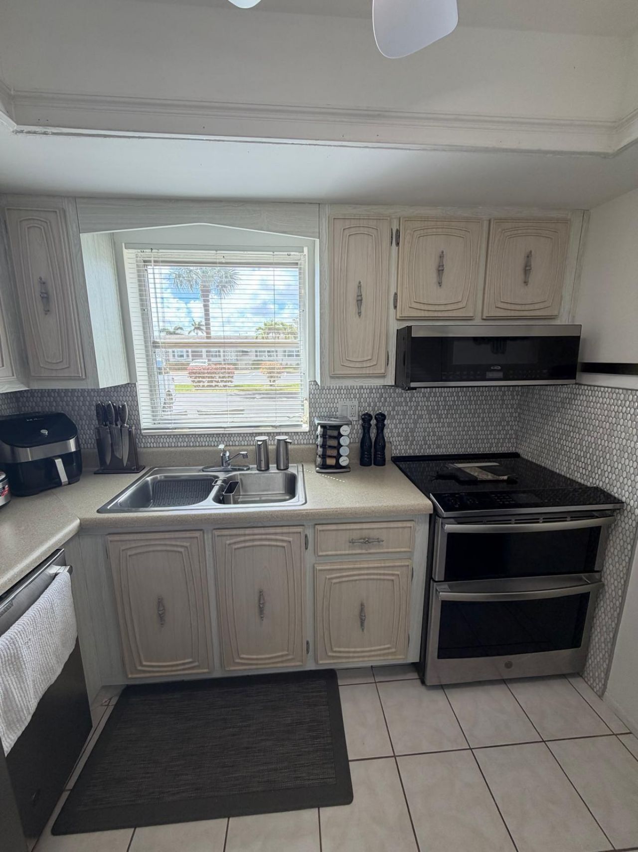 2572 E Emory Dr, Unit D, West Palm Beach, FL 33415 Photo