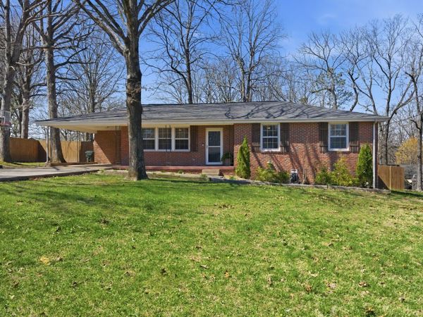 2061/2 S Hummingbird Ln, Dickson, TN 37055