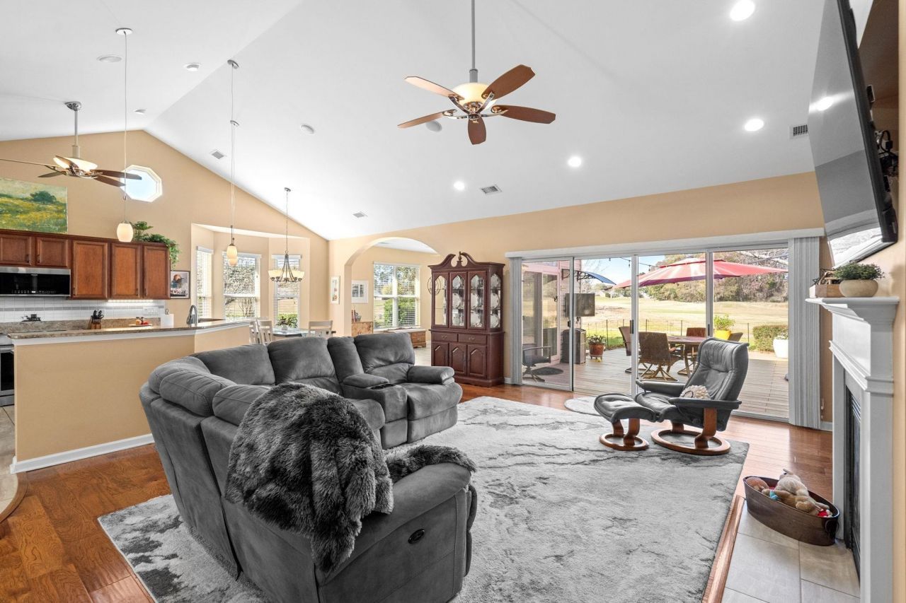 2797 Sanctuary Blvd. Photo 10