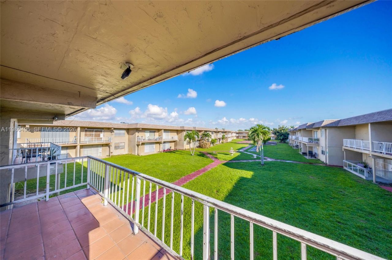 301 NW 177th St, Unit 201, Miami Gardens, FL 33169 Photo