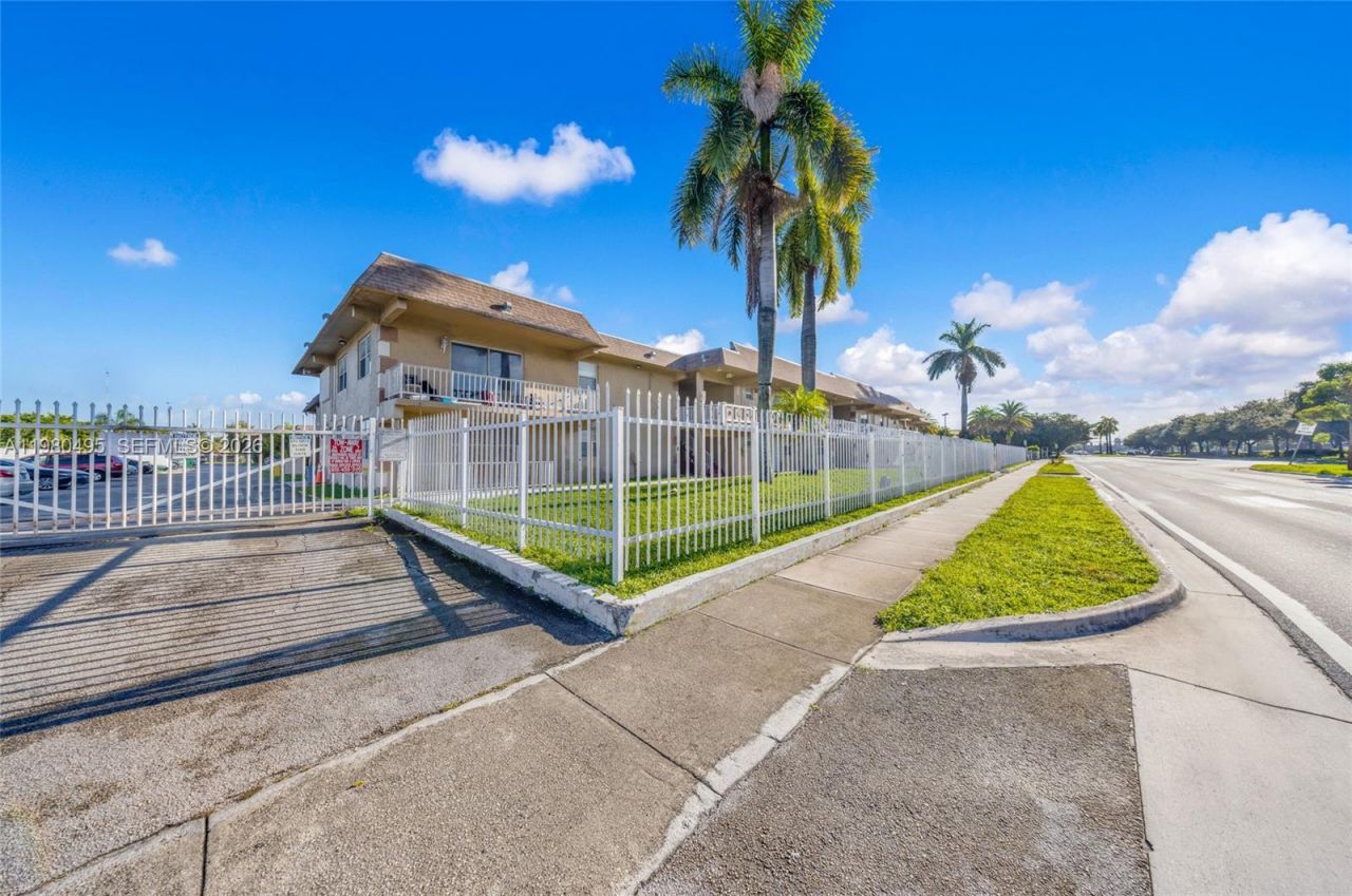 301 NW 177th St, Unit 201, Miami Gardens, FL 33169 Photo