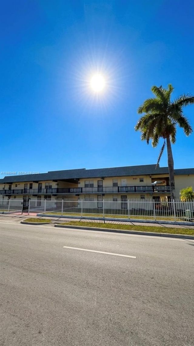 301 NW 177th St, Unit 201, Miami Gardens, FL 33169 Photo