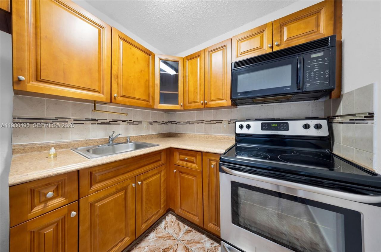 301 NW 177th St, Unit 201, Miami Gardens, FL 33169 Photo