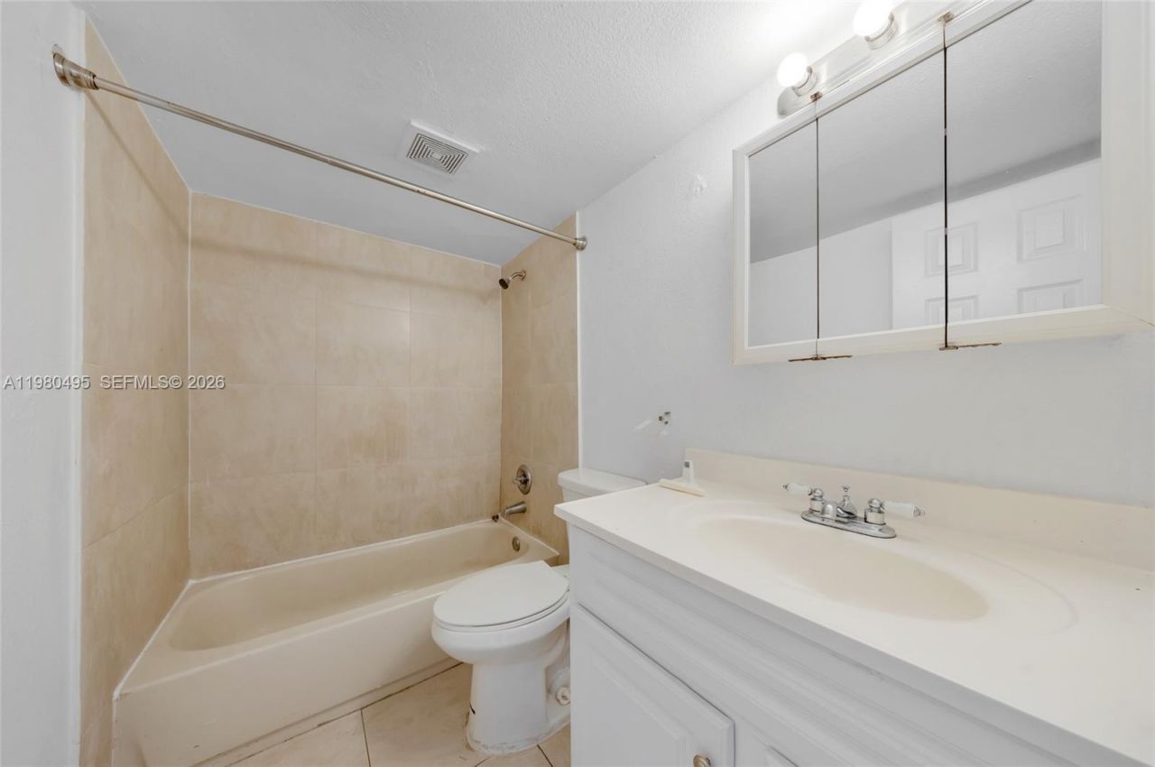 301 NW 177th St, Unit 201, Miami Gardens, FL 33169 Photo