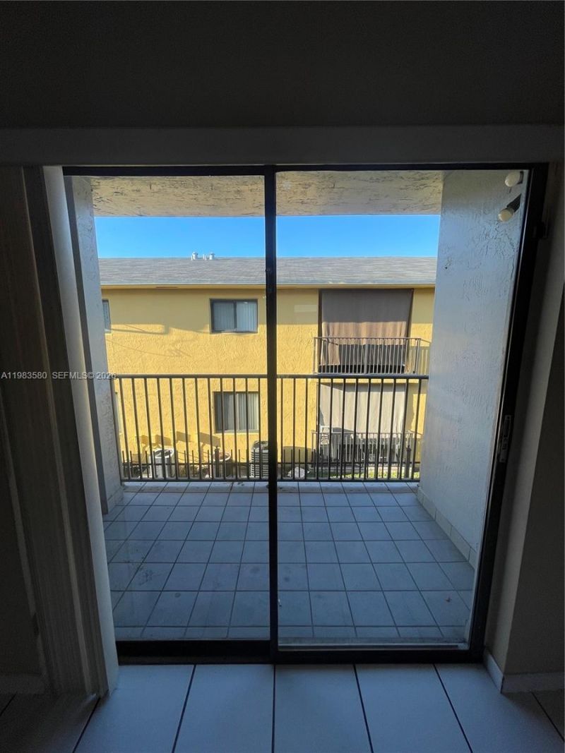 6121 W 24th Ave, Unit 206, Hialeah, FL 33016 Photo