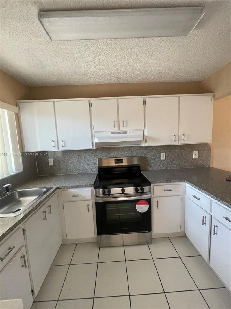 6121 W 24th Ave, Unit 206, Hialeah, FL 33016 Photo