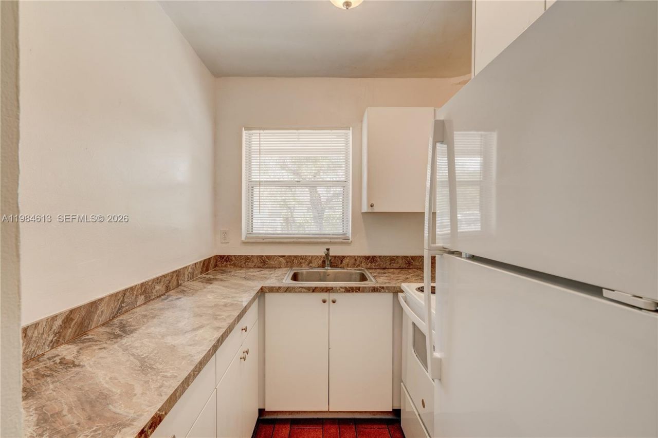 856 SW 10th St , Unit #2, Hallandale Beach, FL 33009 Photo