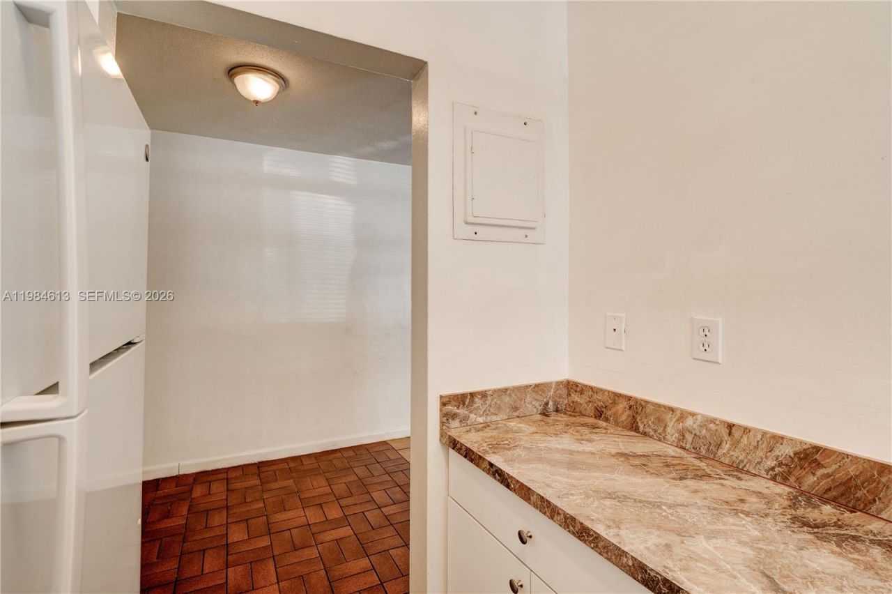 856 SW 10th St , Unit #2, Hallandale Beach, FL 33009 Photo