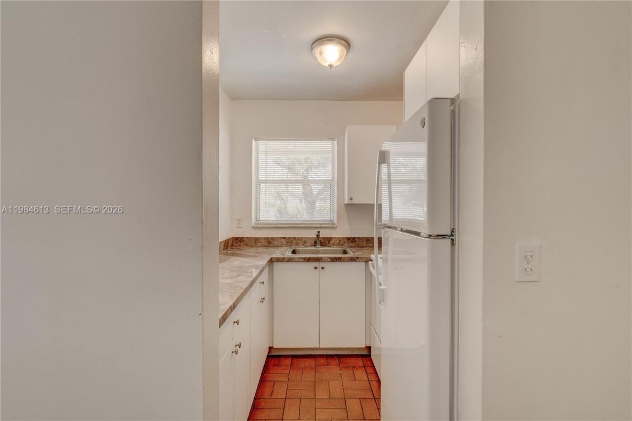 856 SW 10th St , Unit #2, Hallandale Beach, FL 33009 Photo