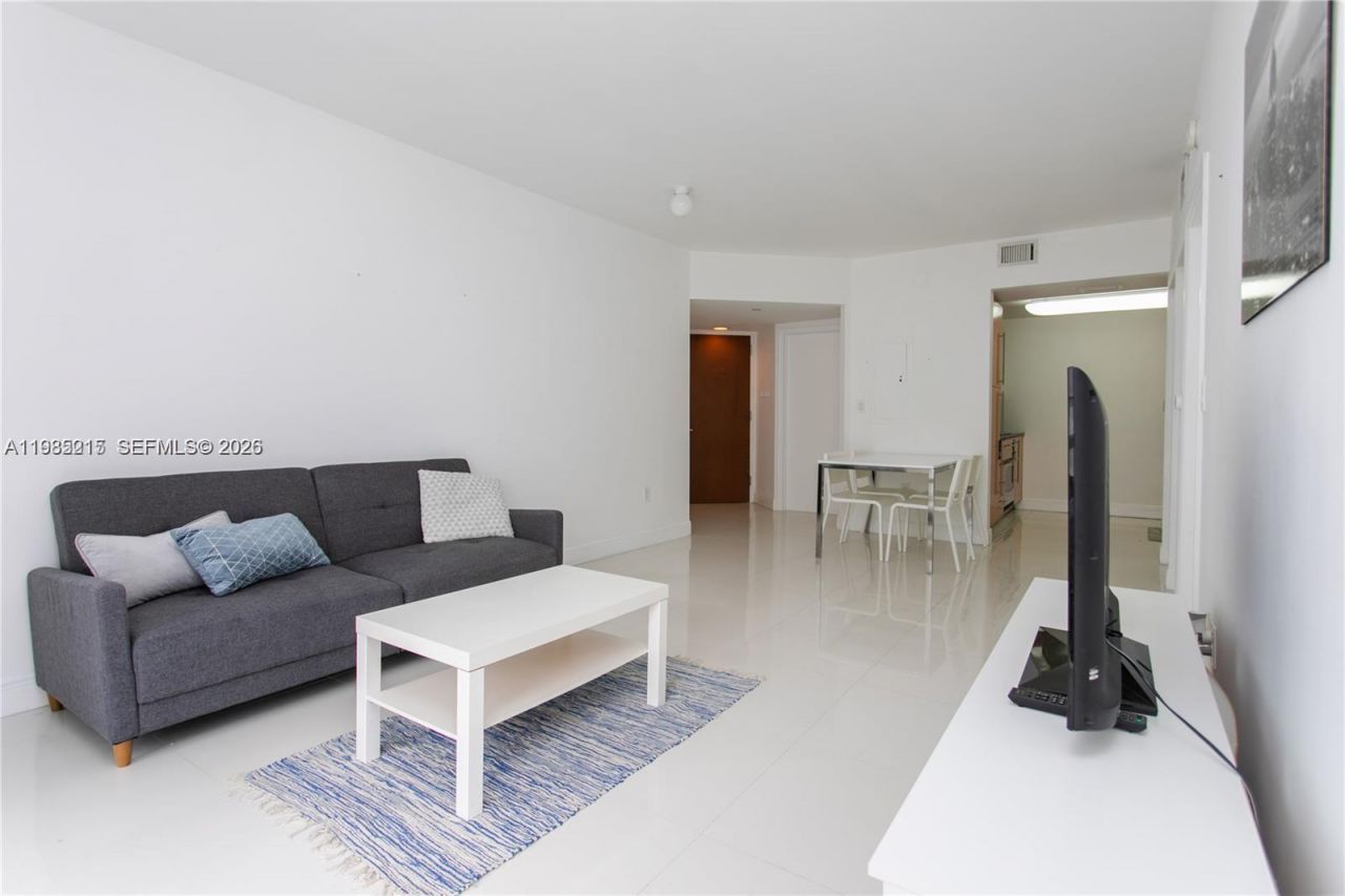 6365 Collins Ave, Unit 806, Miami Beach, FL 33141 Photo