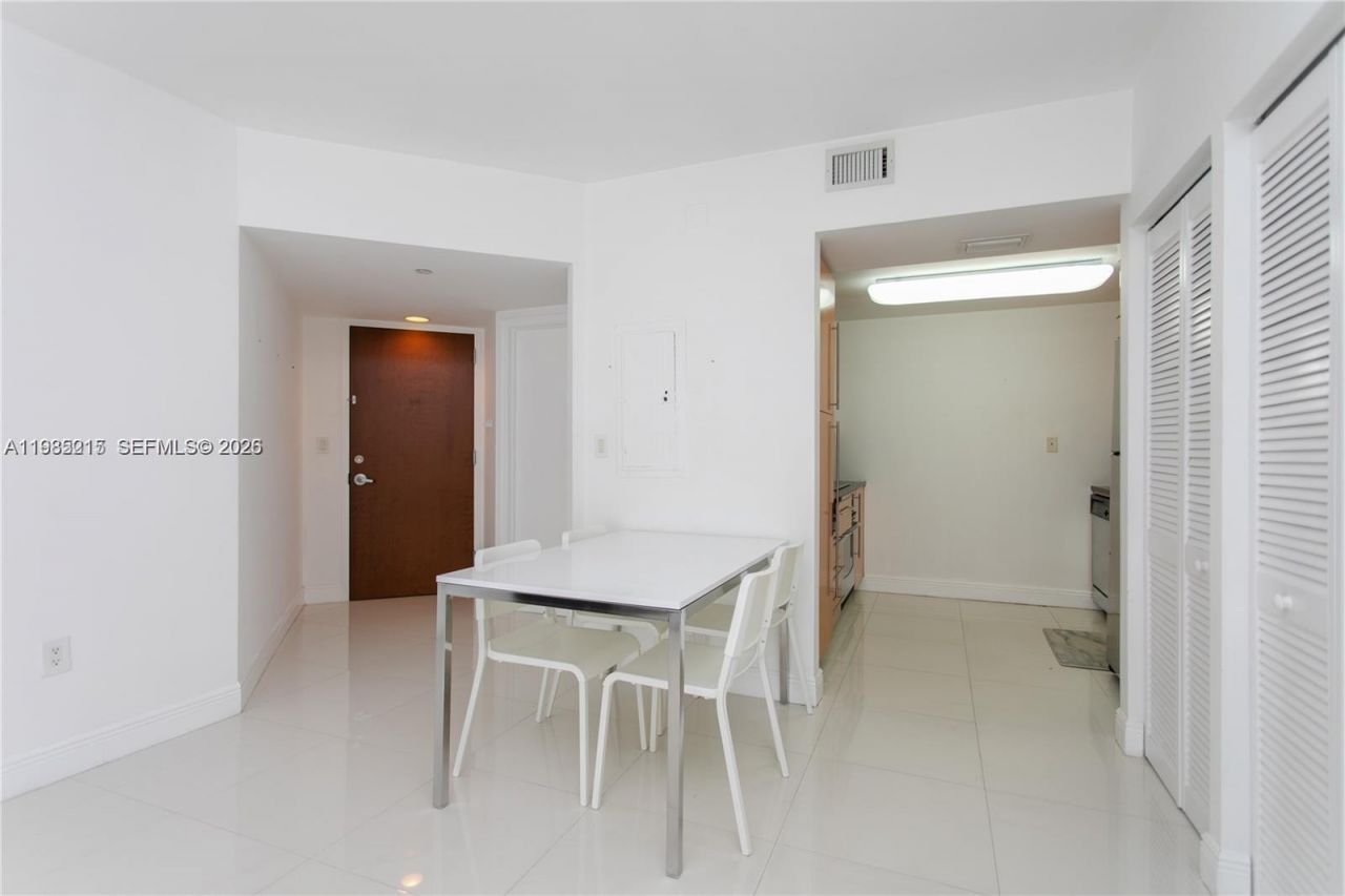 6365 Collins Ave, Unit 806, Miami Beach, FL 33141 Photo