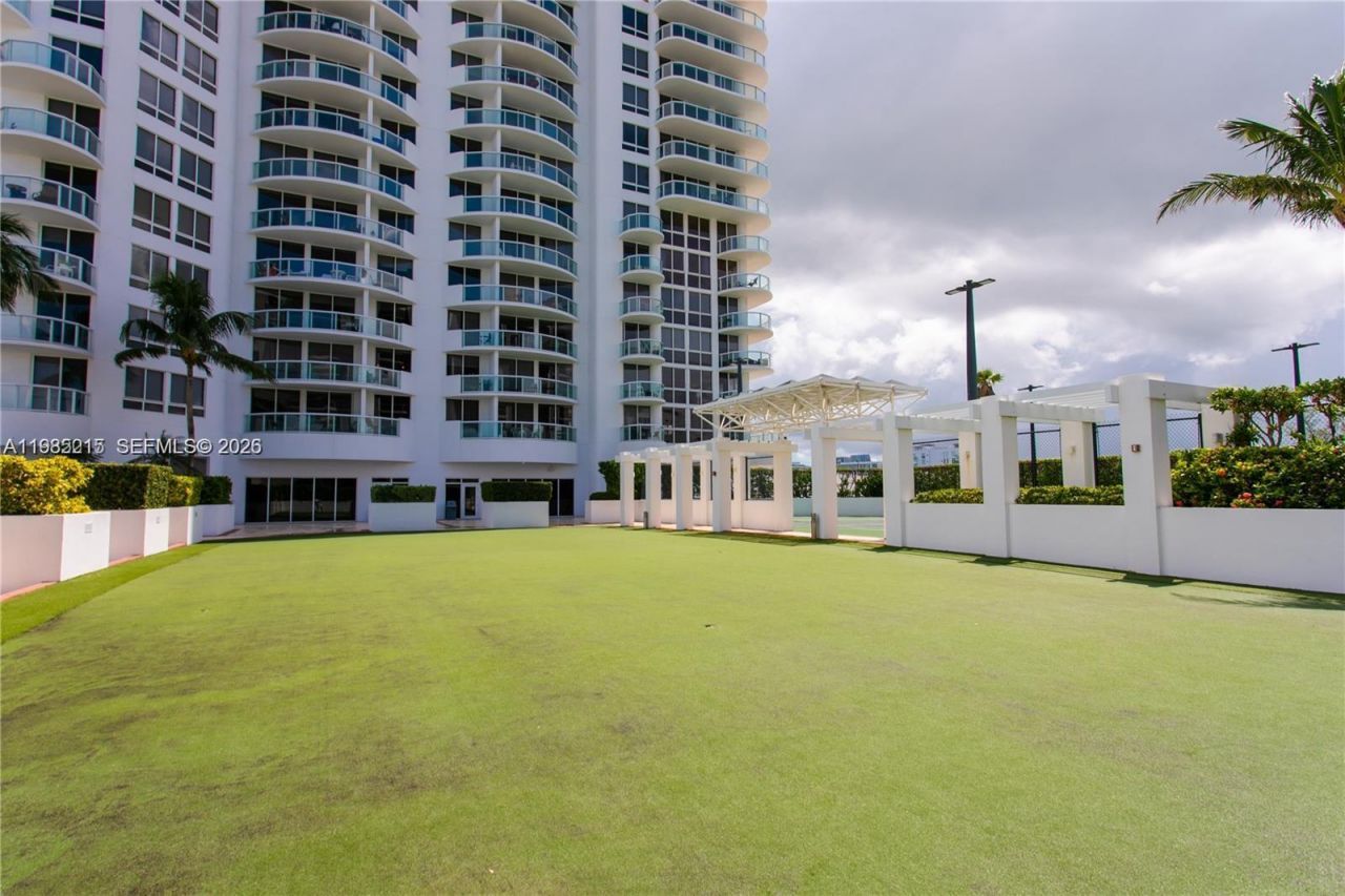 6365 Collins Ave, Unit 806, Miami Beach, FL 33141 Photo