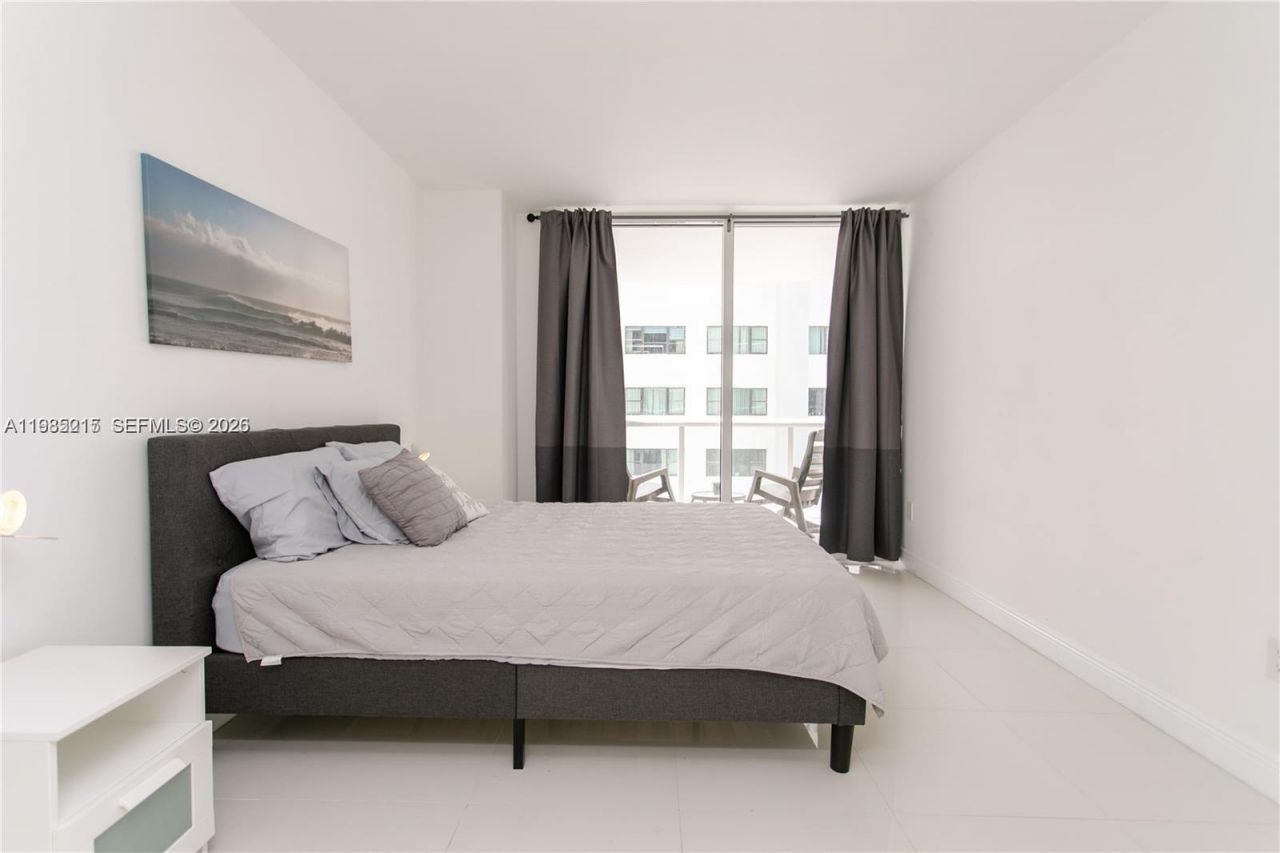 6365 Collins Ave, Unit 806, Miami Beach, FL 33141 Photo
