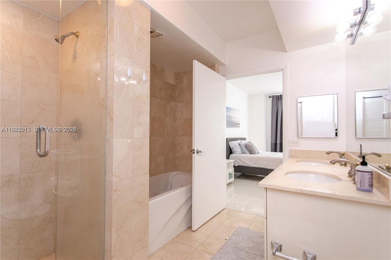 6365 Collins Ave, Unit 806, Miami Beach, FL 33141 Photo