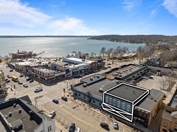 226 Broad STREET #Upper, Lake Geneva, WI 53147