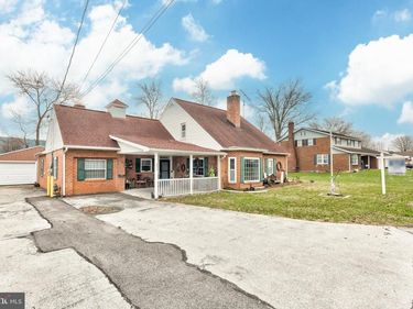 229 E HIGH STREET, NEW OXFORD, PA 17350