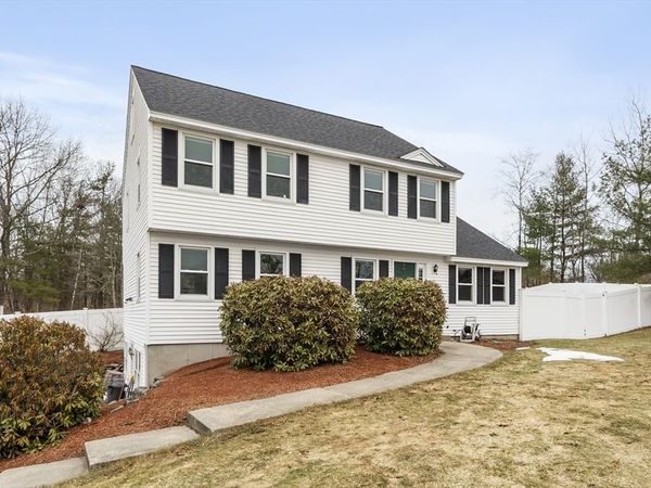 27 Merrimac Dr, Pepperell, MA 01463